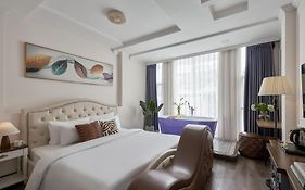 Quy Hung Hotel Central